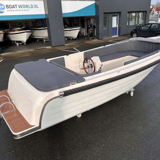 Prachtige Lago Amore 590 Tender te koop bij BoatWorldXL in Joure - Perfect voor ontspannen tochten op het water met vrienden en familie!